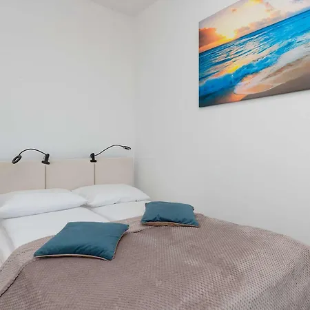 Family In With Parking And Playground By Renters *