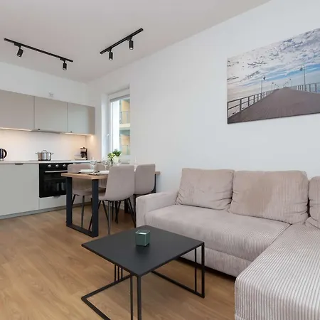 Family In With Parking And Playground By Renters Apartment *