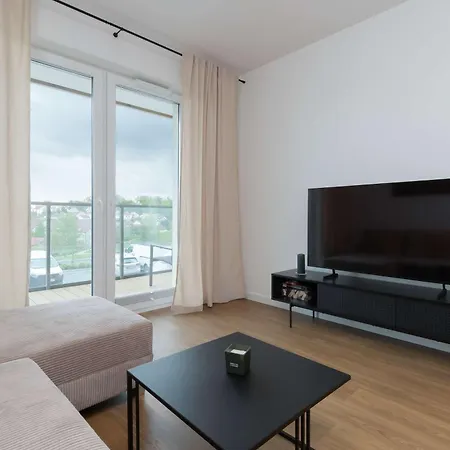 Family In With Parking And Playground By Renters Γκντίνια