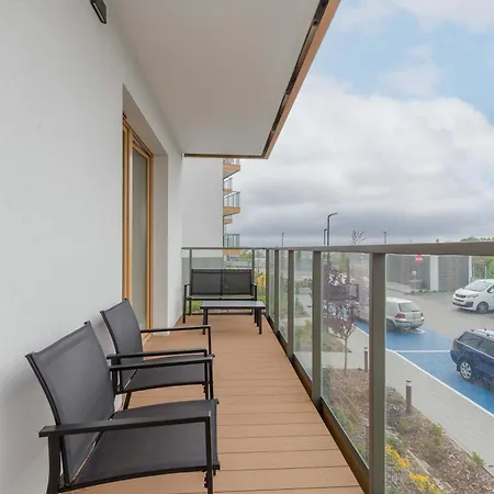 Family In With Parking And Playground By Renters *